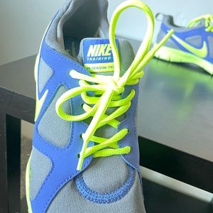 Brand new size 7 Nike training shoe